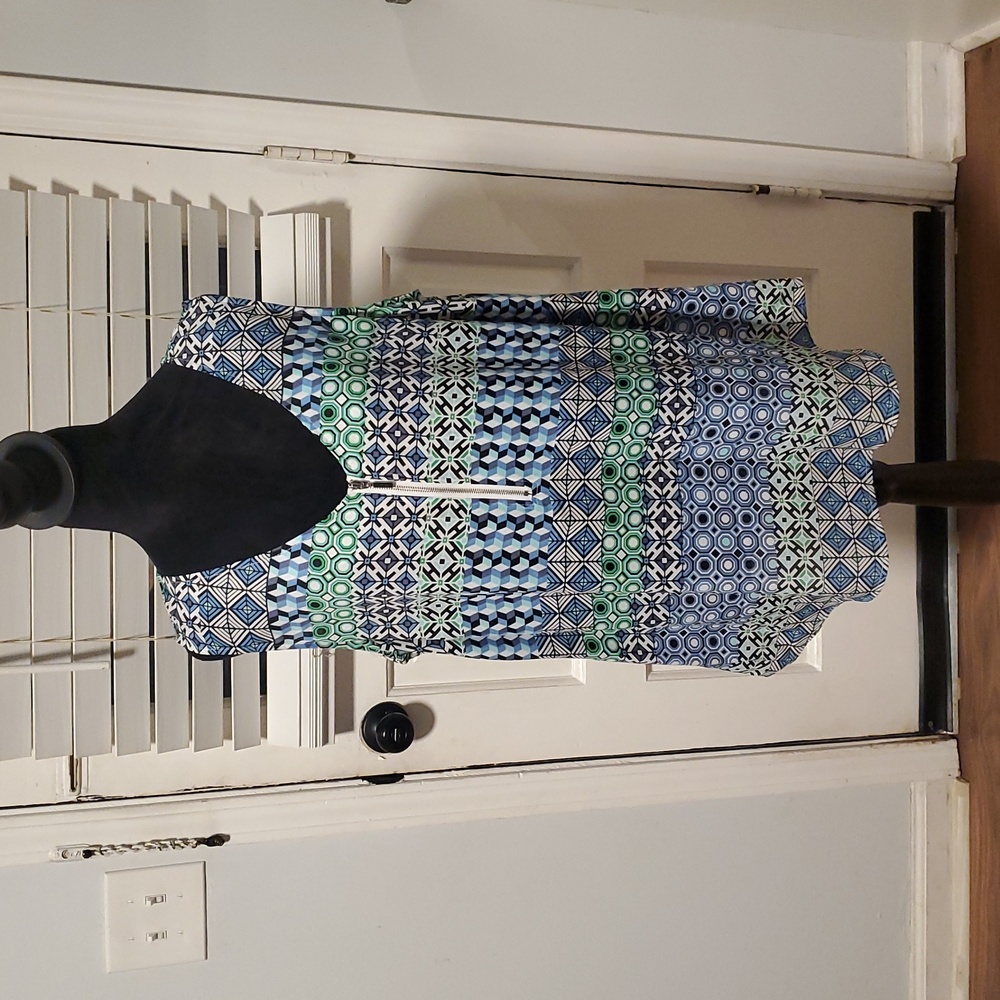 Roz & Ali Blue and Green Geometric Tank Top